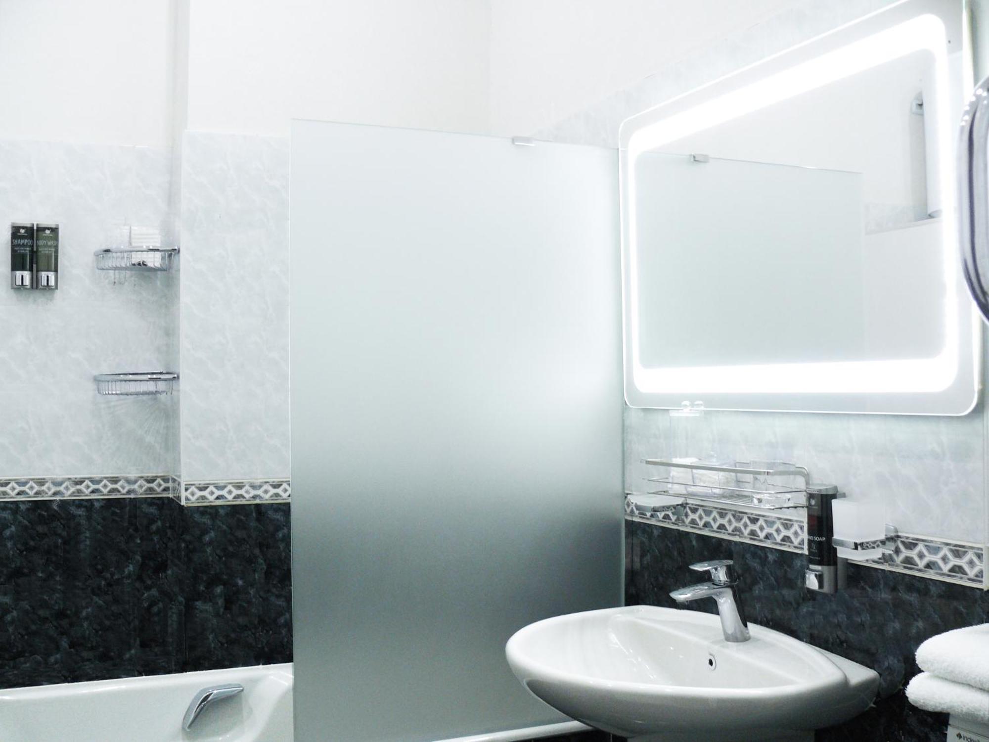 Apartment Luxury Centre Located Київ Екстер'єр фото